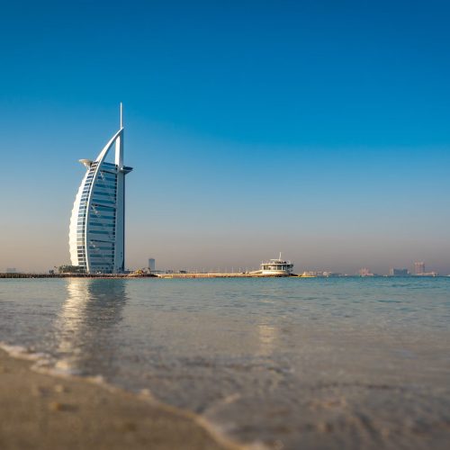 photo-1546412414-28524ac58329